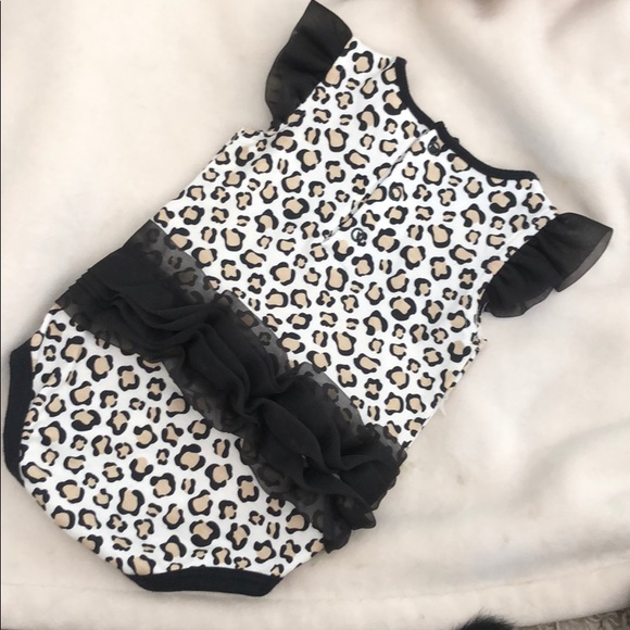 Cheetah and ruffle onesie - Picture 2 of 2